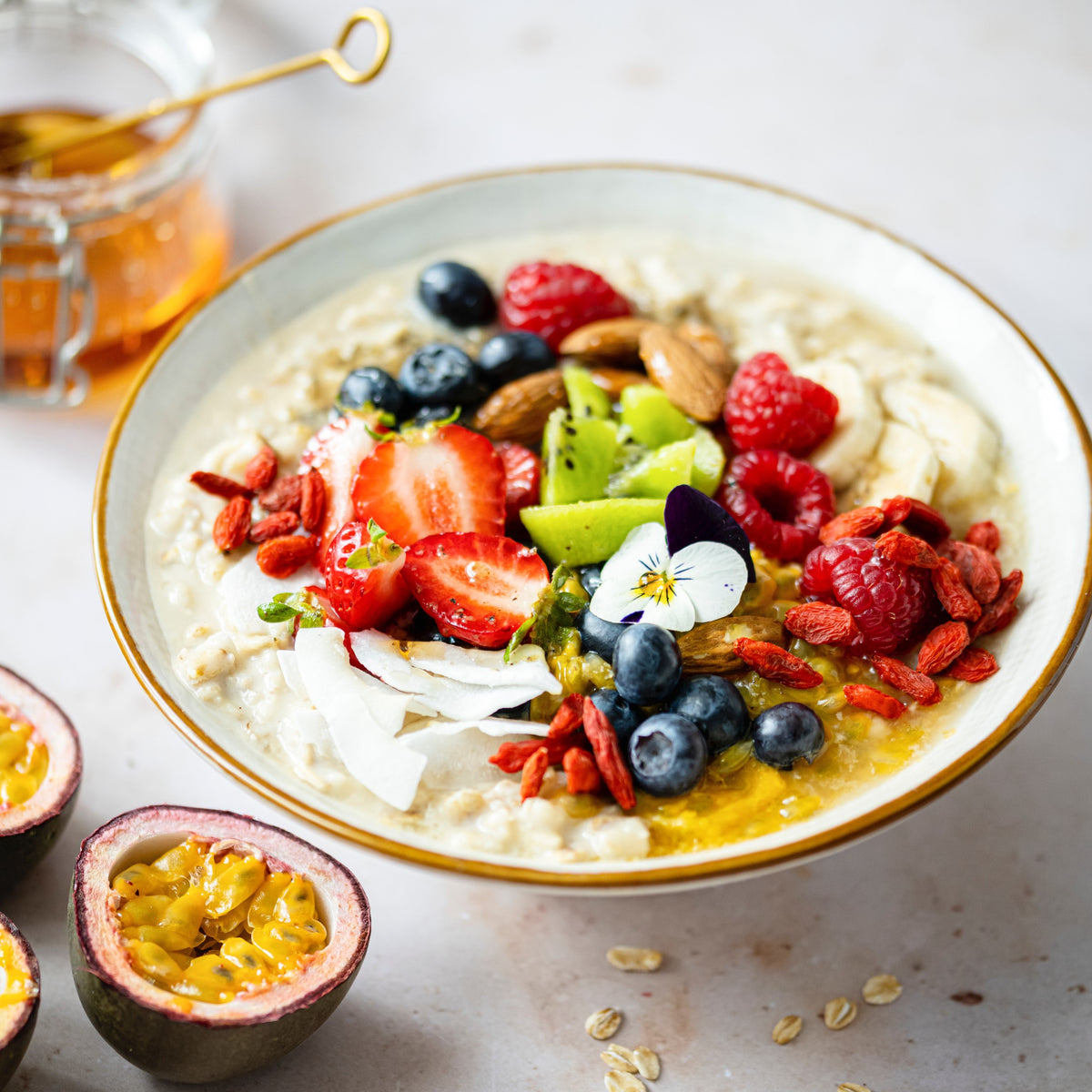 Porridge di Avena alla Vaniglia con Banana e Frutta fresca