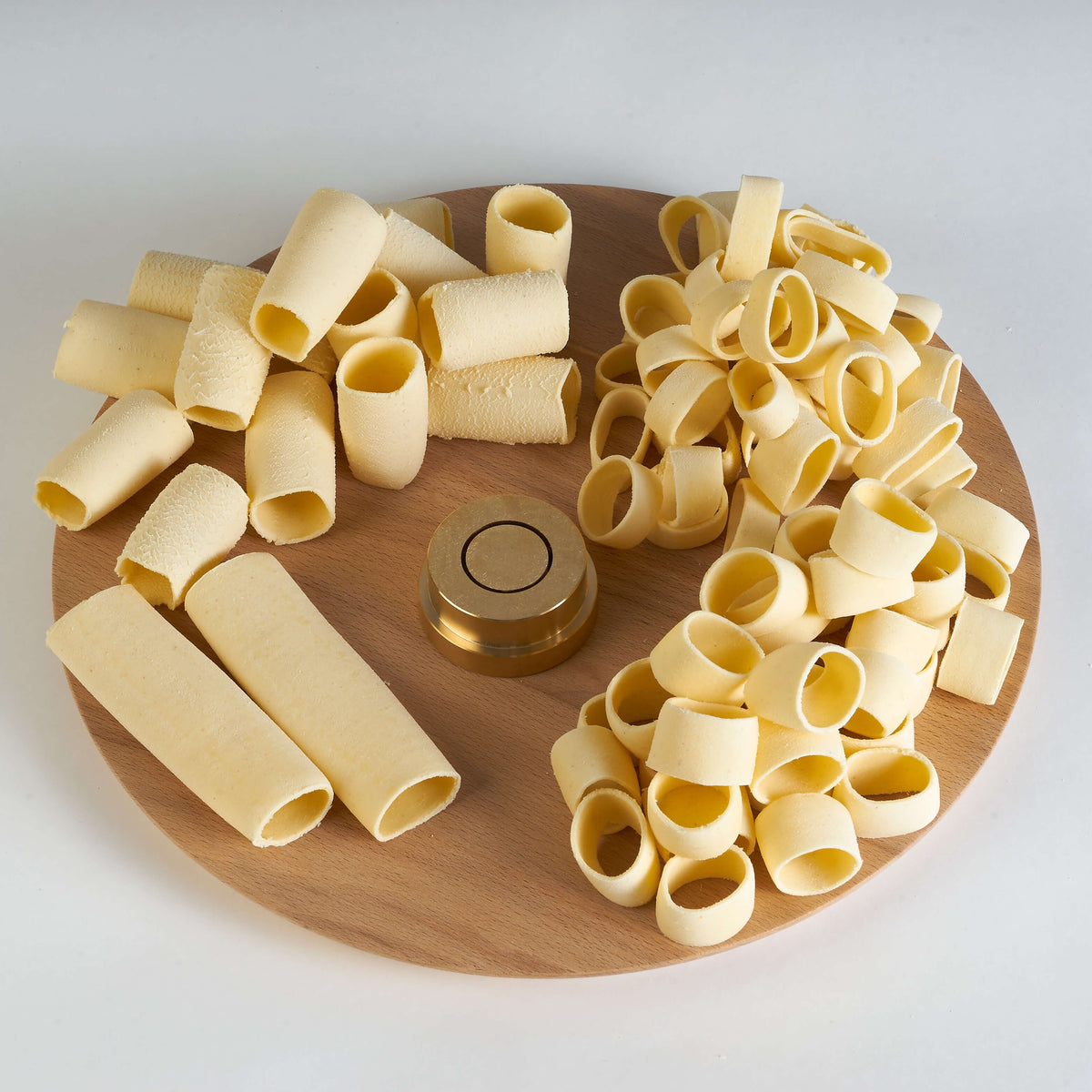 paccheri, calamatara, mezze maniche trafilati al bronzo con pastaio